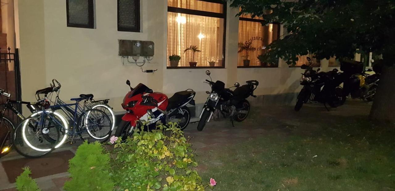 Mon Cheri Drobeta Turnu Severin Exterior foto